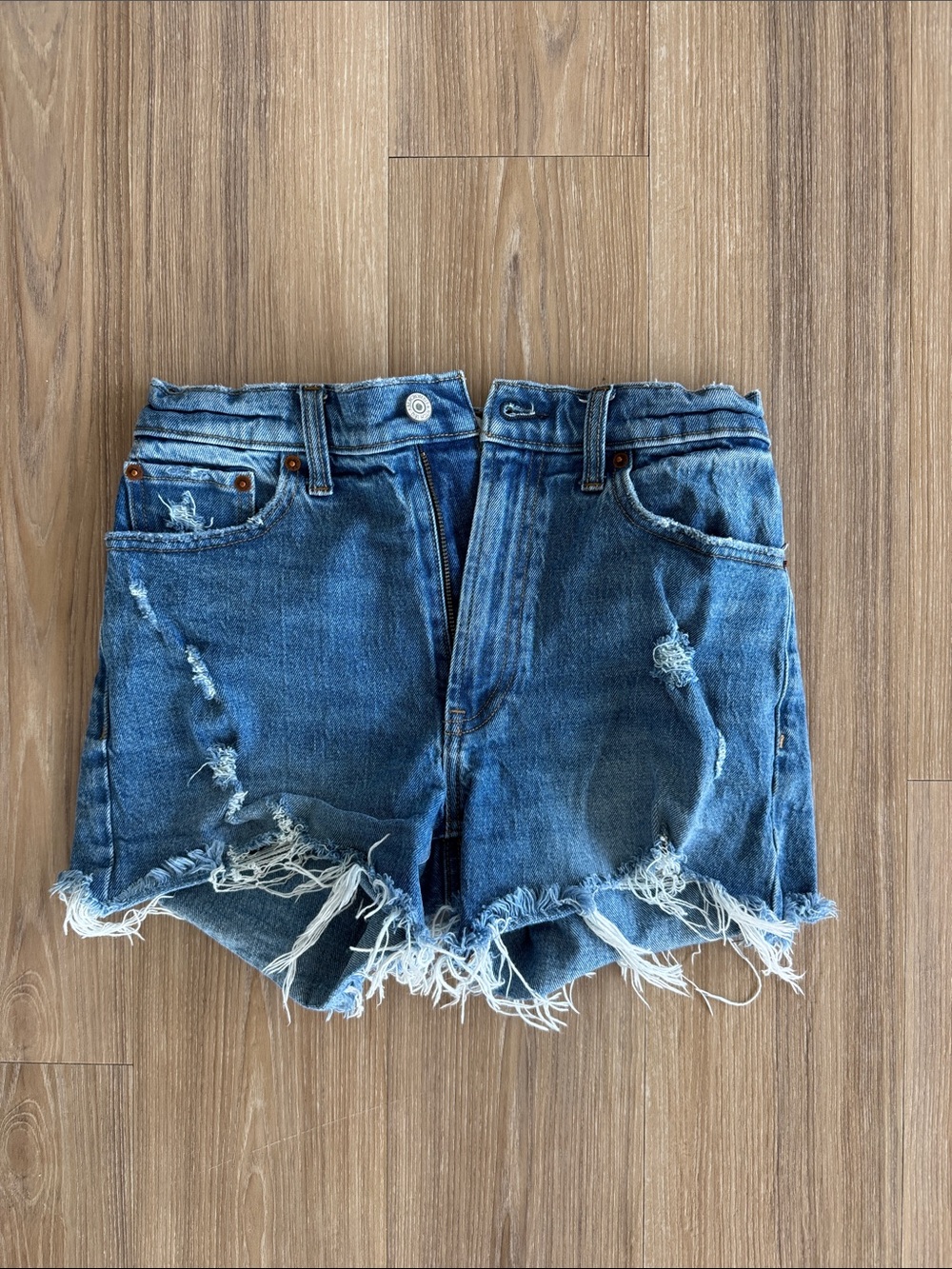 Abercrombie & Fitch Women’s The 4” Mom Short High Rise